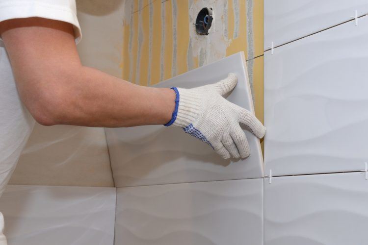 Repara las baldosas de tu casa y entra en tu hogar ¡pisando fuerte!
