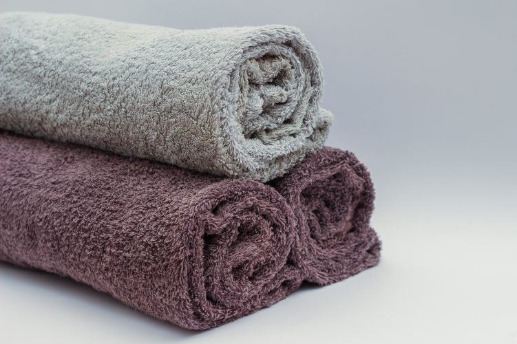 toallas de baño como elemento decorativo