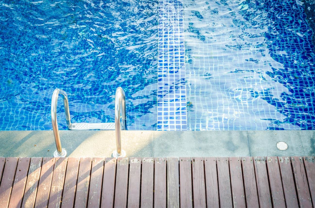 ¿Cómo mantener la piscina comunitaria ahorrando costes?
