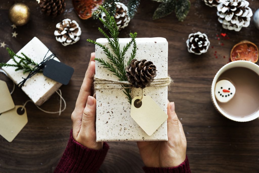 Envolver regalos para Navidad