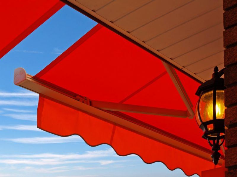 Cómo colocar un toldo extensible