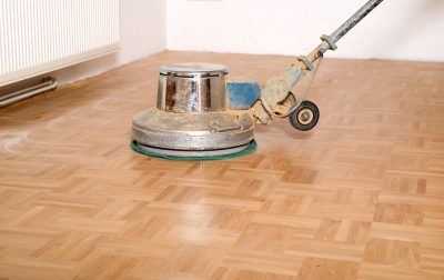 ¿Cuál es el precio de acuchillar el parquet?