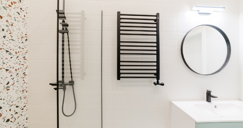 ¿Merece la pena instalar un toallero eléctrico? Funcionamiento y calor real en el baño